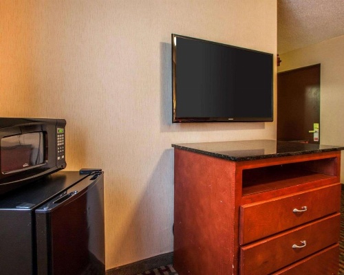 Rodeway Inn Paterson image 20