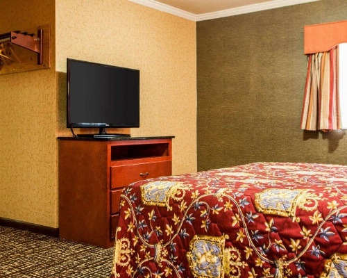 Rodeway Inn Paterson image 23